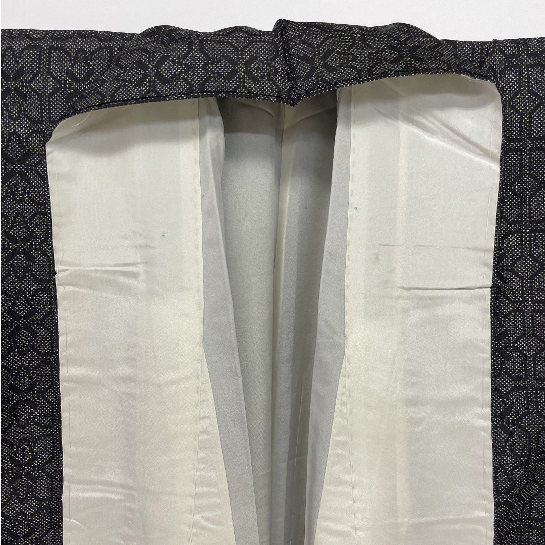 大島紬 身丈151.5cm 裄丈62.5cm 幾何学 正絹 美品 袷 黒 1116000253210